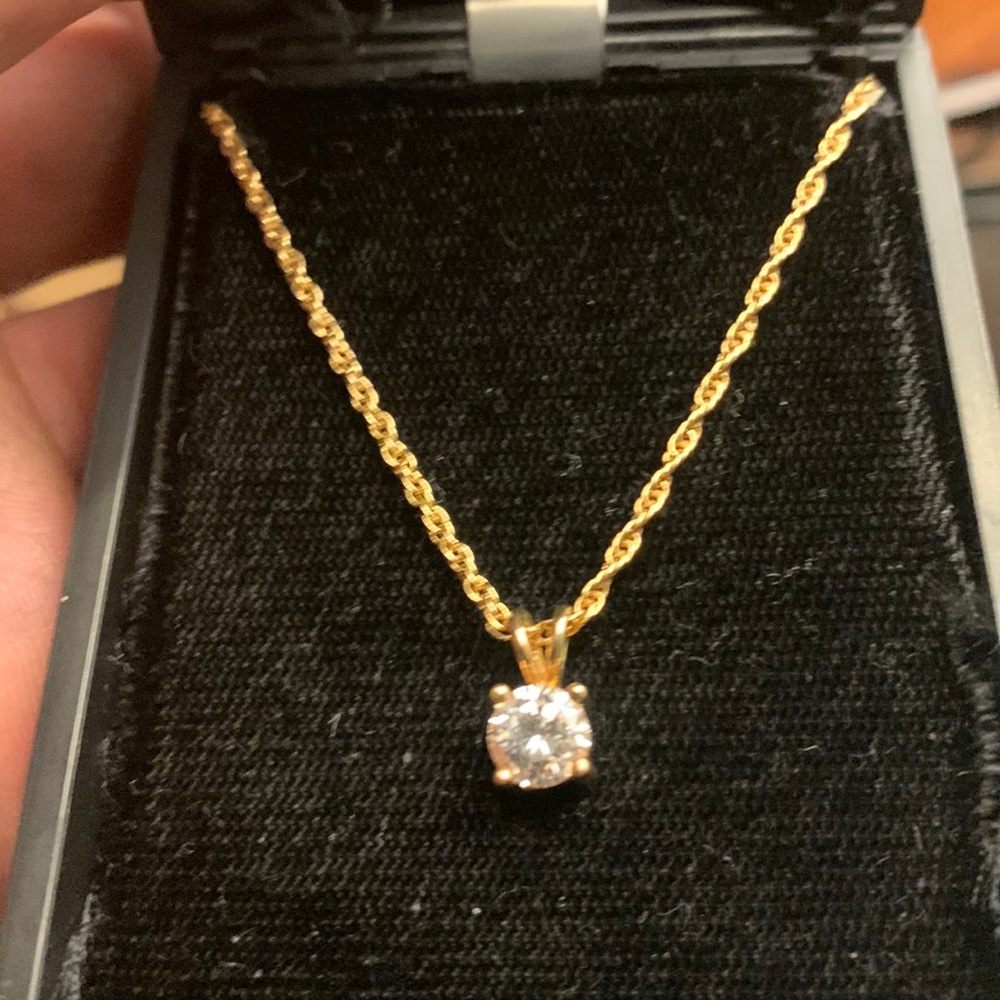 Womens pendant necklace